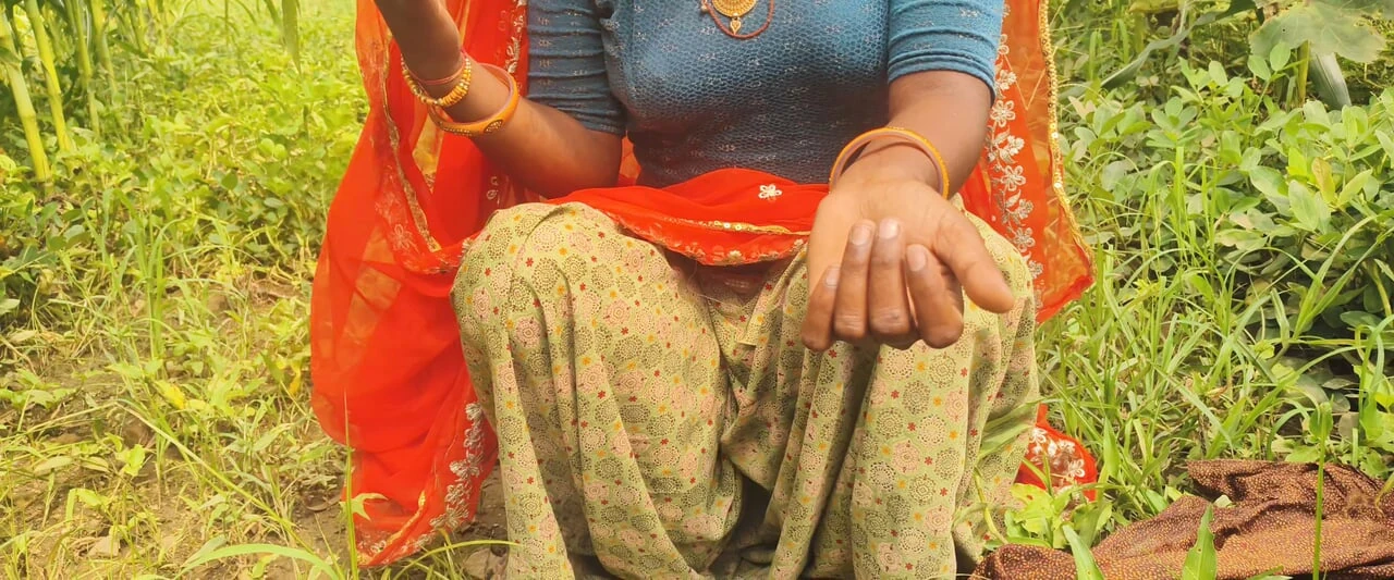 Sonam’s pussy was drained in the fields